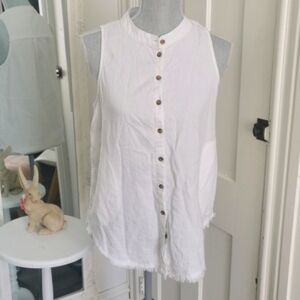 Velvet Heart ♥️ linen rayon blend sleeveless button up blouse. Size small